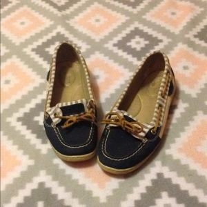 Sperry boatshoes!